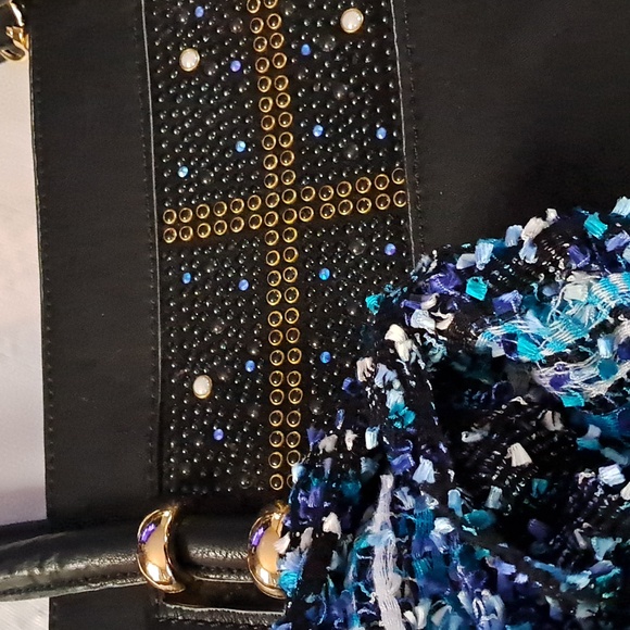 LARGE HANDBAG & MATCHING SCARF SOLD SEPARATELY - Picture 9 of 12